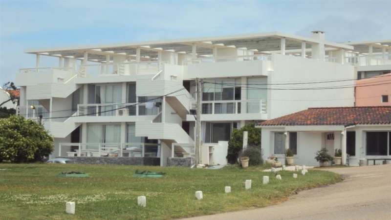 Apartamento a una cuadra del mar en Manantiales.